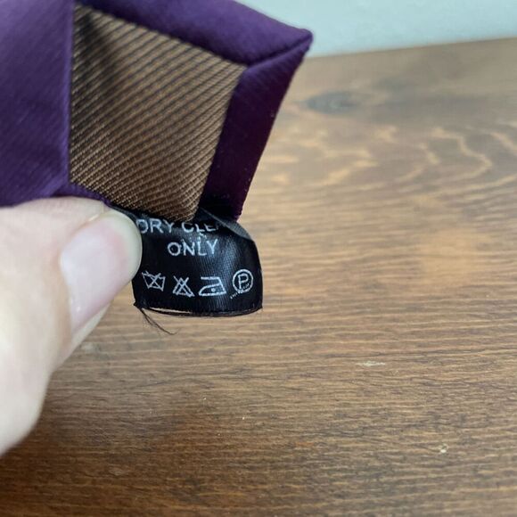 IMANI UOMO Men’s Necktie Hand Made Silk Tie Plum Purple Solid Metal Logo - Picture 5 of 6